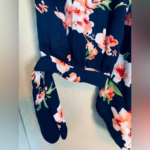 Lila Rose off the shoulder blue flower top, size M - Picture 3 of 3